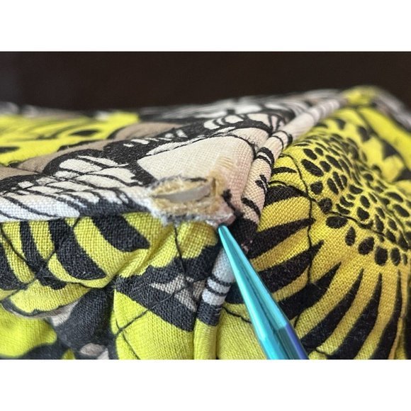 Vera Bradley large zipper tote w/ toggle pocket in Citron pattern Diaper‎ Bag - Picture 11 of 16